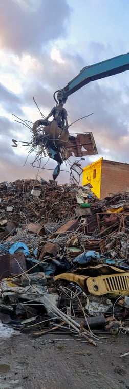 landfill-crane