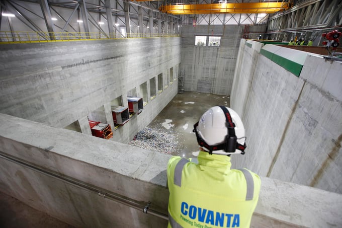 A Covanta employee oversees the first dump at the Dubin WTE facility. 