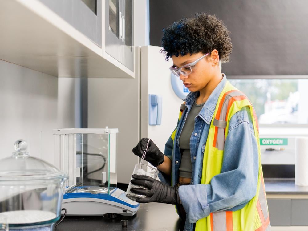 Employee_Preparing_Materials