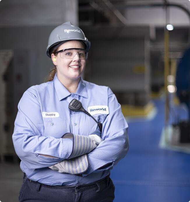 Reworld employee offering help to customers.