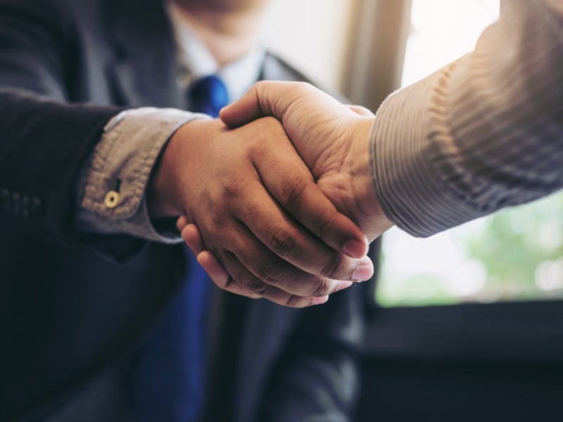 a handshake between businessmen 